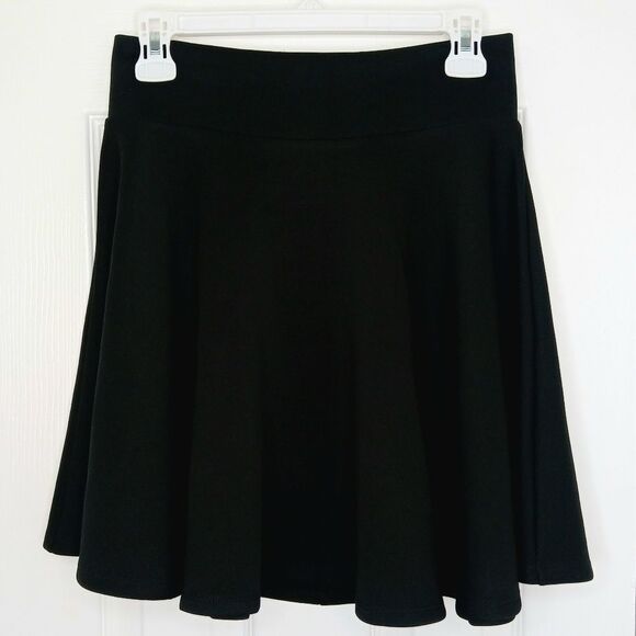 MADE BY JOHNNY Women’s Black Skater Skirt Medium Stretch Flowy Pull-On - Picture 3 of 5